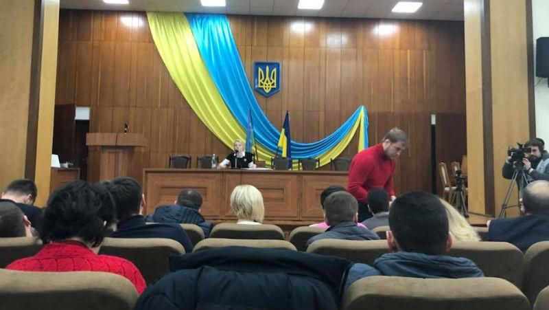 Скандал в горсовете под Киевом: сессию открыли гимном России Скандал в горсовете под Киевом: сессию открыли гимном России