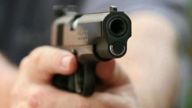 Во Львове мужчина открыл огонь из пистолета: есть раненые Во Львове мужчина открыл огонь из пистолета: есть раненые