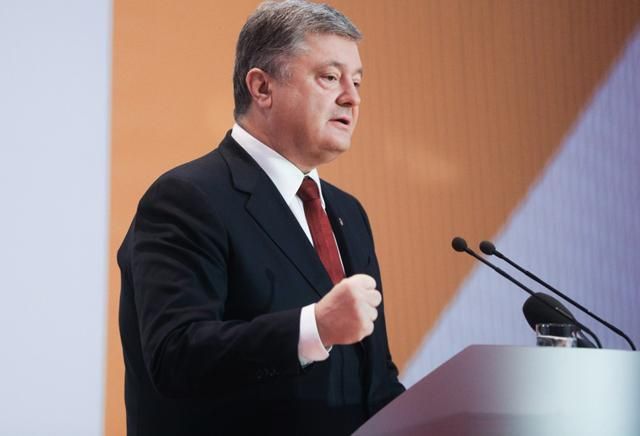 Порошенко поручил возобновить переговоры по возврату заложников из России и Донбасса