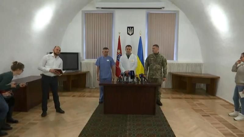 Українські медики обстежили визволених з полону українських бійців
Українські медики обстежили визволених з полону українських бійців