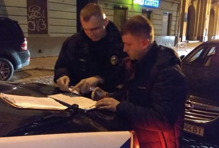 Во Львове поймали нетрезвого полицейского из Луцка на служебном авто