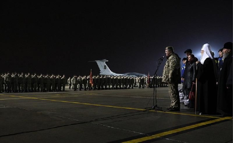 Скандал зі звільненими заручниками: у Порошенка пояснили, як злочинці опинилися поміж героями Скандал зі звільненими заручниками: у Порошенка пояснили, як злочинці опинилися поміж героями