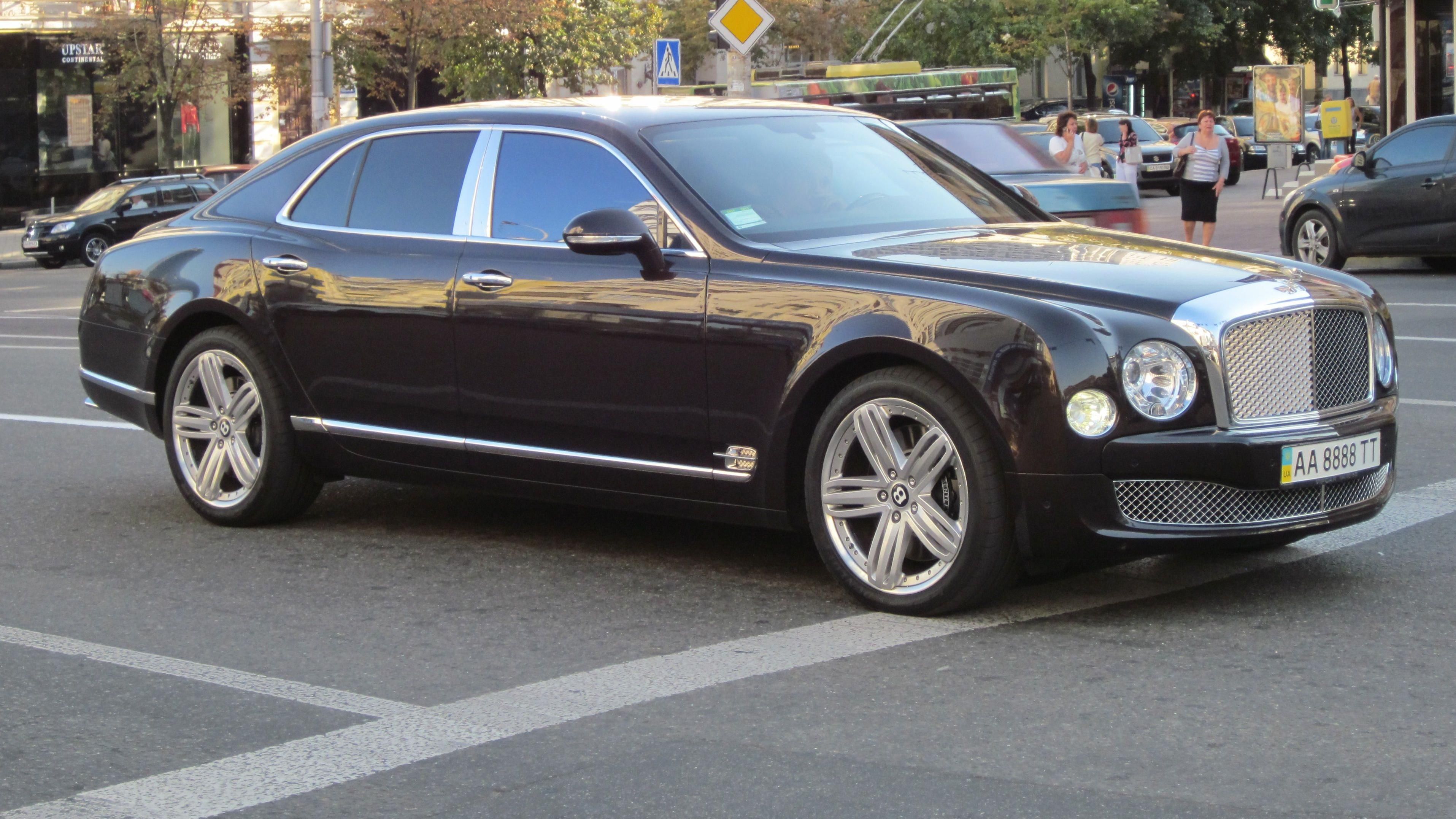Героєві паркування на Bentley  дісталося від поліції у Києві: промовисте фото 
