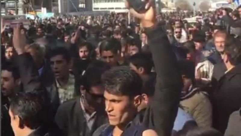 В Ірані прокотилися масштабні та несподівані мітинги проти зубожіння та політичних утисків