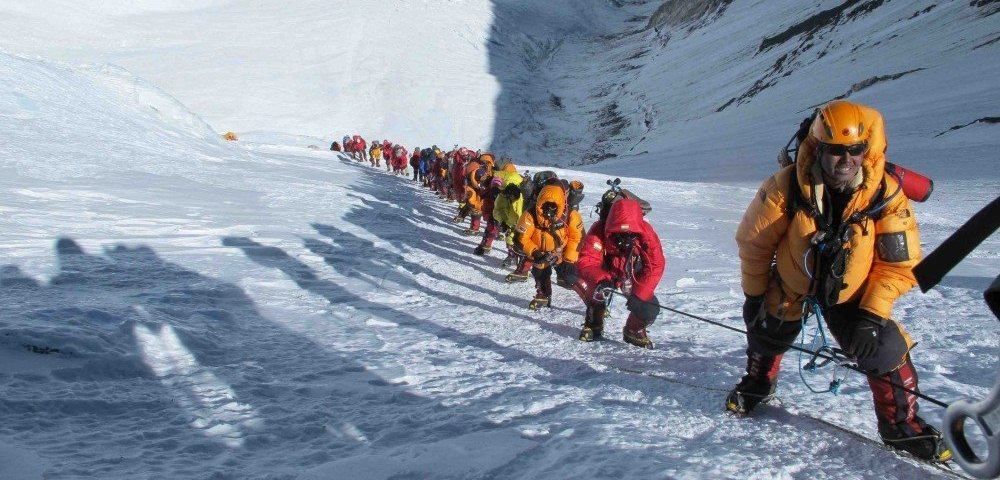 Правила подъема на Эверест резко изменили: кто больше не сможет подняться на вершину