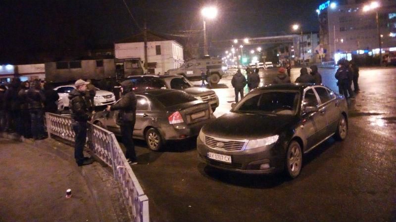 Захоплення пошти у Харкові: невідомий відпускає людей Захоплення пошти у Харкові: невідомий відпускає людей