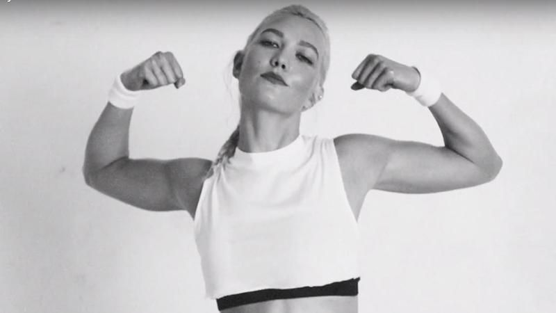Бывшая модель Victoria's Secret снялась в сексуальном ролике для Love Magazine