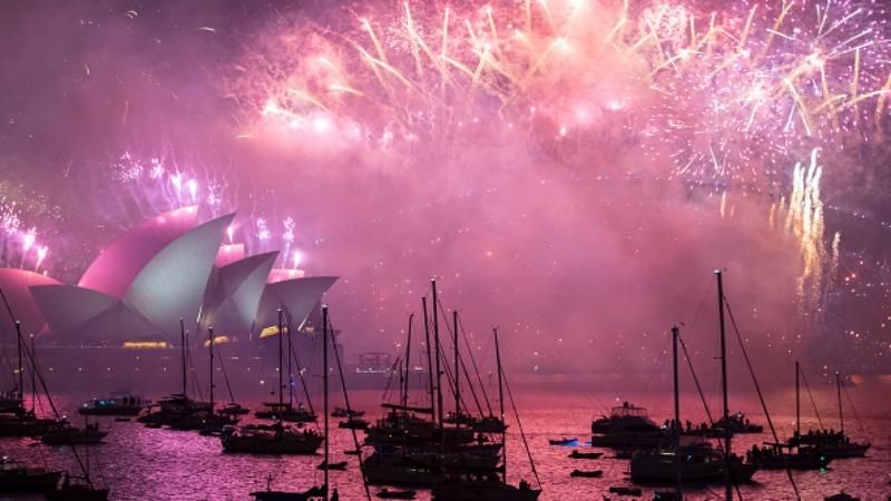 Новий рік 2018: де у світі його вже зустріли – яскраві кадри Новий рік 2018: де у світі його вже зустріли – яскраві кадри