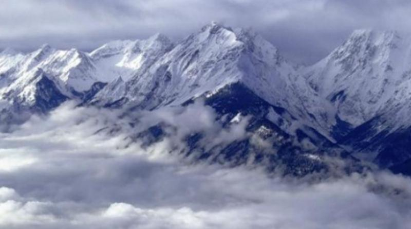 Около 4 тысяч путешественников во Франции застряли в горах из-за сильных снегопадов