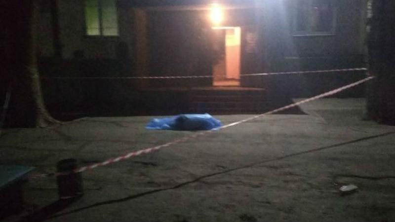 У Запоріжжі чоловік вистрибнув з багатоповерхівки і впав на дитину: обоє загинули У Запоріжжі чоловік вистрибнув з багатоповерхівки і впав на дитину: обоє загинули