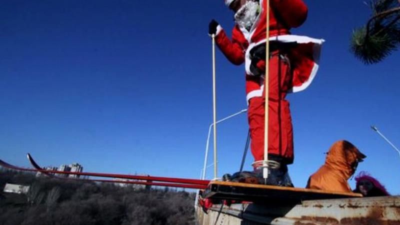 Запорізькі відчайдухи екстремально зустріли Новий рік: відео Запорізькі відчайдухи екстремально зустріли Новий рік: відео