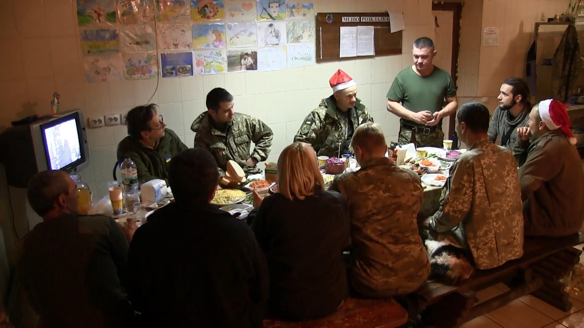 Як на передовій зустріли Новий рік: спецрепортаж з зони АТО Як на передовій зустріли Новий рік: спецрепортаж з зони АТО