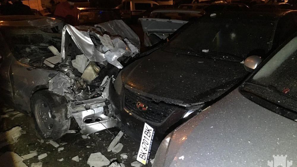 Водитель разбил более 20 авто в Ровно: появились фото