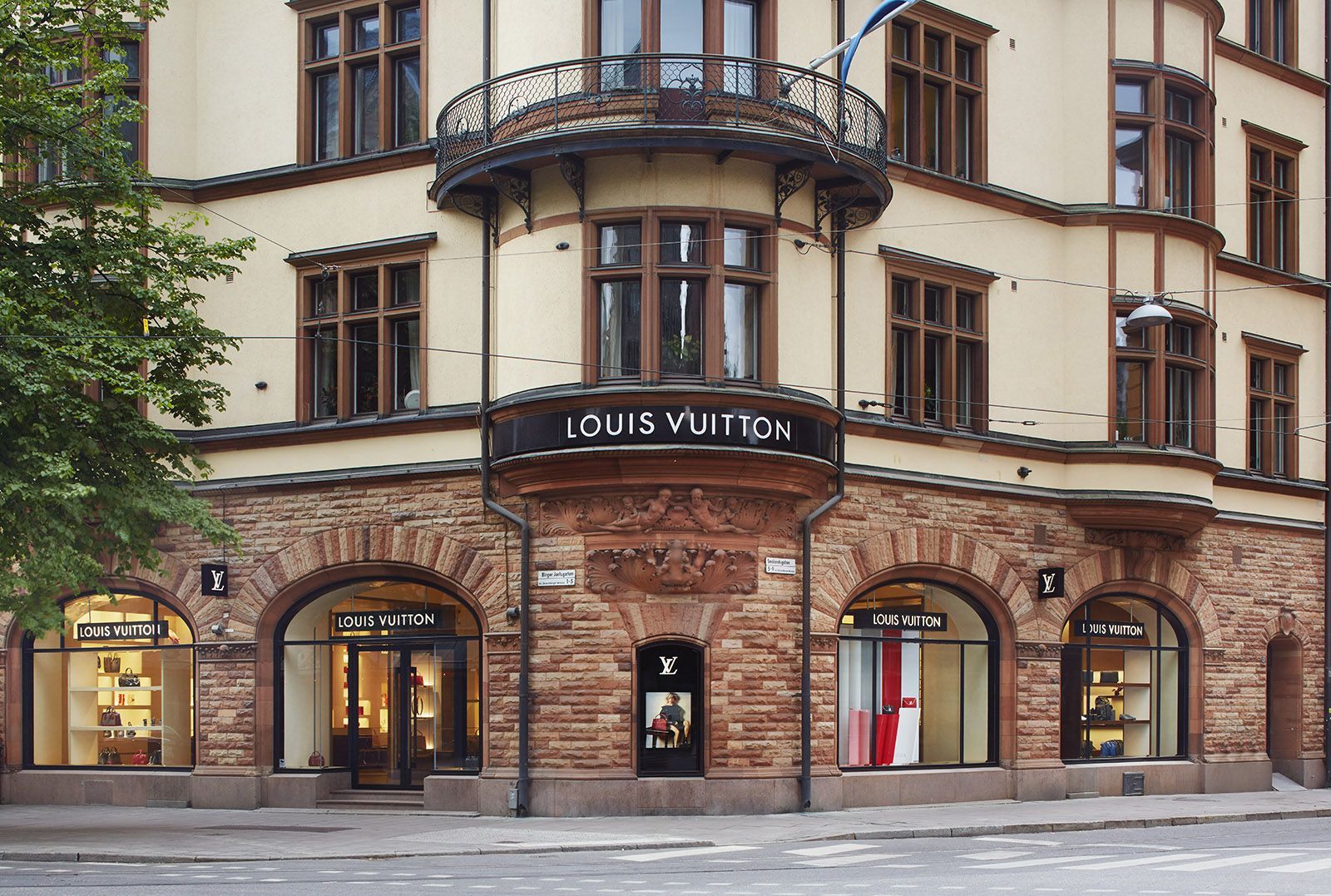 Louis Vuitton ежегодно тратит на борьбу с подделками 15 миллионов евро
