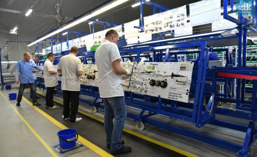 Бояться втратити субсидію: мер розповів, чому люди не йдуть працювати на завод Бояться втратити субсидію: мер розповів, чому люди не йдуть працювати на завод