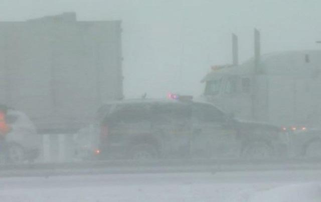 В США на трассе столкнулись 35 авто: есть погибший