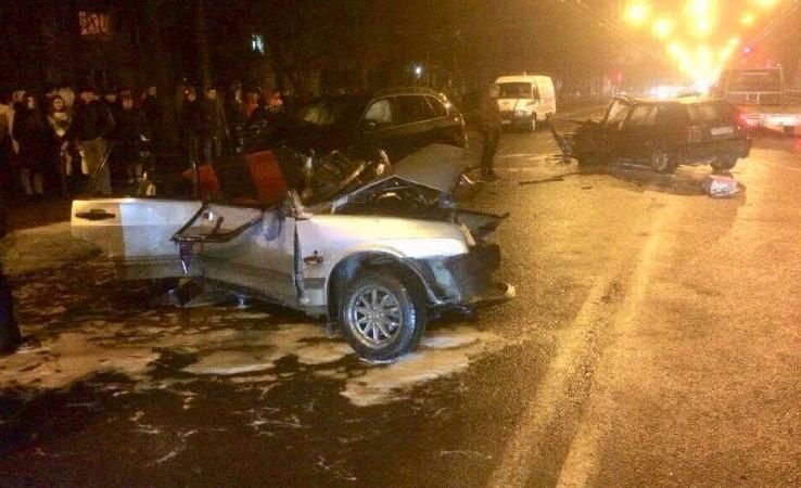 Три авто зіткнулись в жахливій ДТП у Львові: дивом ніхто не загинув