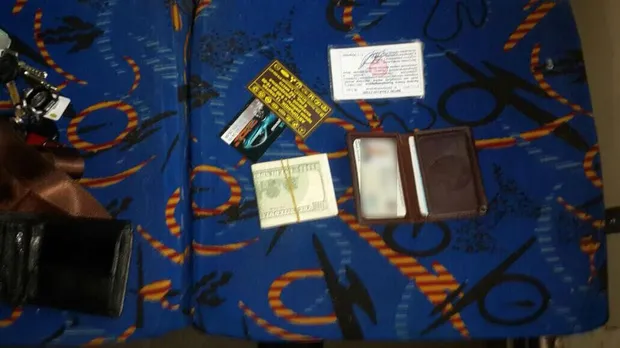 Фото вилучених коштів та посвідчення затриманого Фото вилучених коштів та посвідчення затриманого