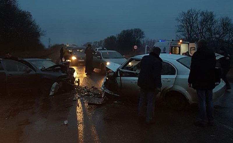 На Харківщині трапилася страшна аварія: є загиблий та багато поранених