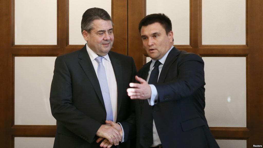 "Троє бійців загинули": Клімкін розповів главі МЗС Німеччини про напружену ситуацію на Донбасі "Троє бійців загинули": Клімкін розповів главі МЗС Німеччини про напружену ситуацію на Донбасі