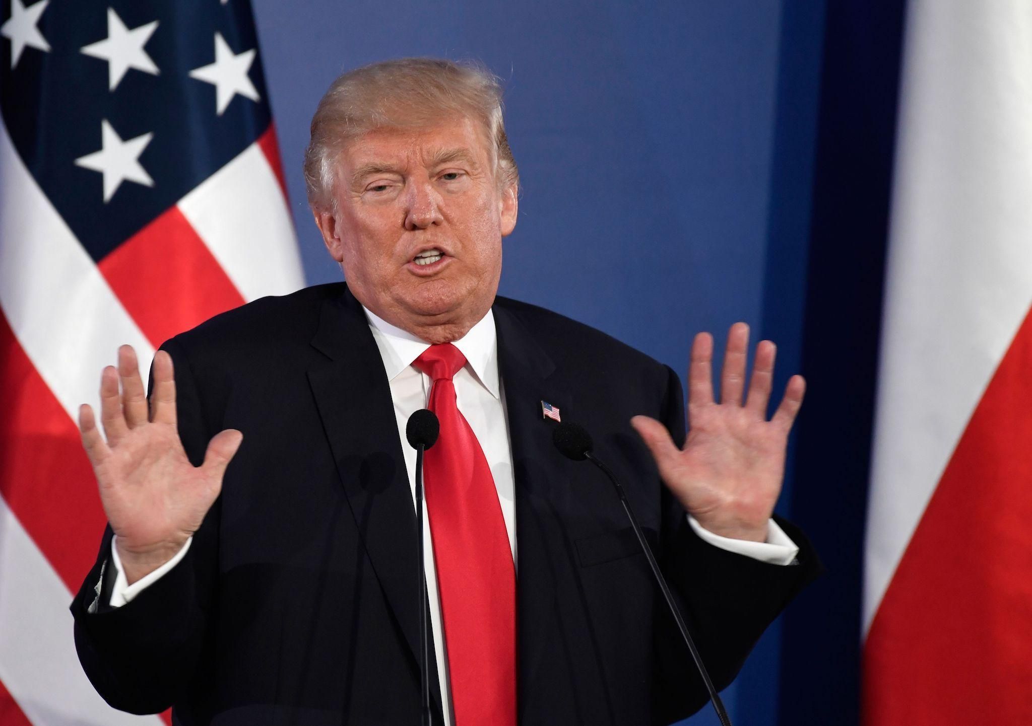 Трамп розпустив комісію з розслідування можливих фальсифікацій на виборах президента США Трамп розпустив комісію з розслідування можливих фальсифікацій на виборах президента США