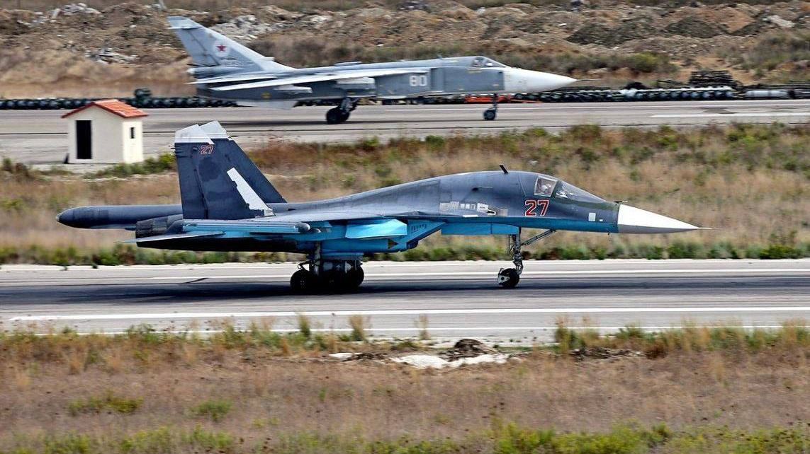 У мережі показали фото розбитих російських літаків з авіабази у Сирії