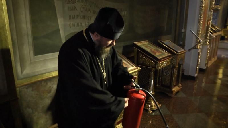 Кінологи та вибухотехніки перевірили Михайлівський собор у Києві 
