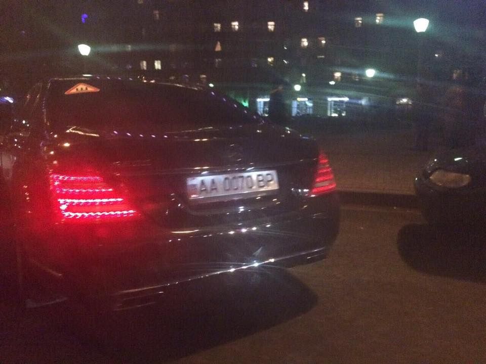 Зрадник у парламенті: у Москві помітили авто Ради із триколором Зрадник у парламенті: у Москві помітили авто Ради із триколором