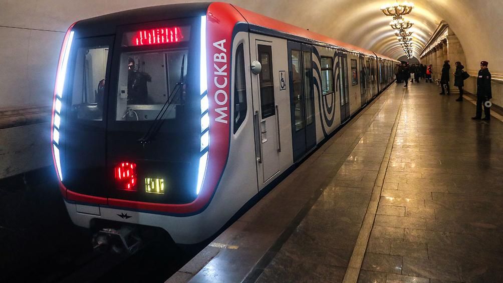 П'яний чоловік влаштував стрілянину у московському метро: є постраждалі