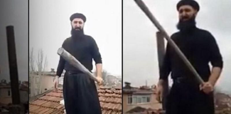 Неизвестный забрался на крышу с бейсбольной битой, чтобы обратить Санта-Клауса в ислам: видео