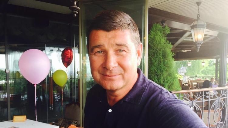 Онищенко похвалився фотографією з Періс Хілтон Онищенко похвалився фотографією з Періс Хілтон