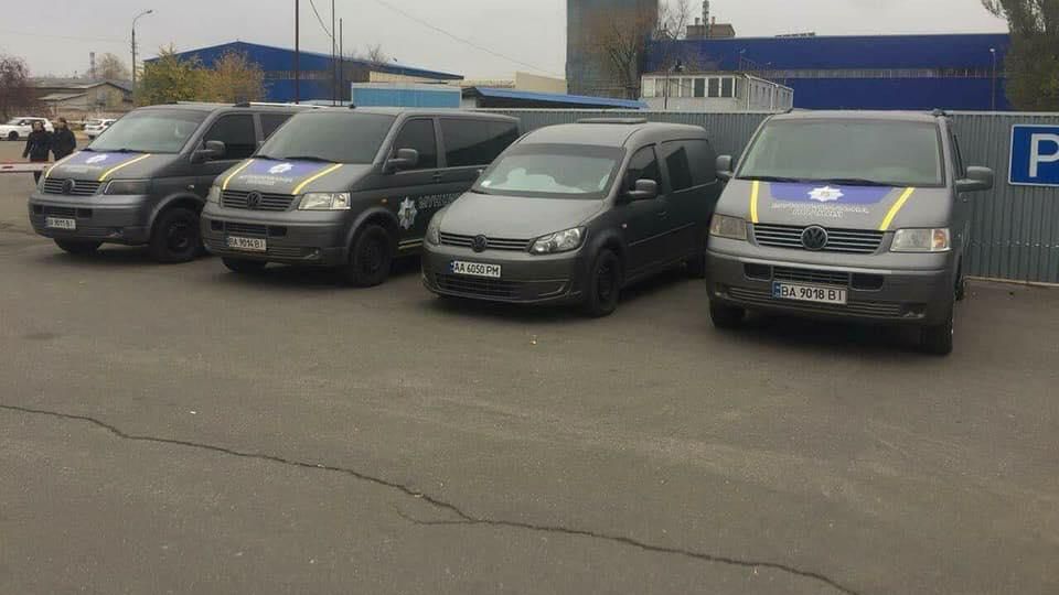 У Києві вщент згоріли машини "Муніципальної поліції": опубліковано фото У Києві вщент згоріли машини "Муніципальної поліції": опубліковано фото