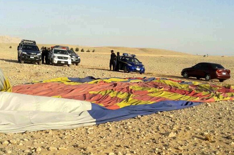 В Египте упал воздушный шар с туристами: видео