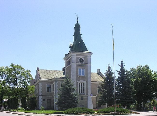 Жителі містечка на Львівщині відмовилися повертати йому історичну назву Жителі містечка на Львівщині відмовилися повертати йому історичну назву