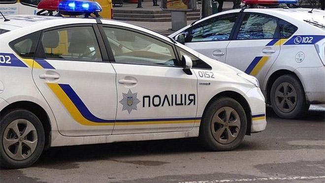 На Львівщині поліція знайшла в авто тіло мертвого чоловіка