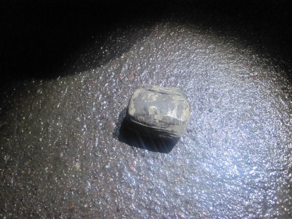 Пограничники нашли опасный пакет: фото и видео Пограничники нашли опасный пакет: фото и видео