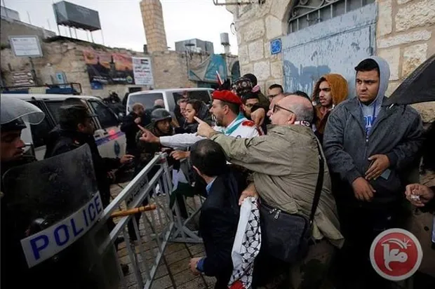 Напад у Вифлеємі на автомобіль патріарха Єрусалимського Феофіла III Напад у Вифлеємі на автомобіль патріарха Єрусалимського Феофіла III