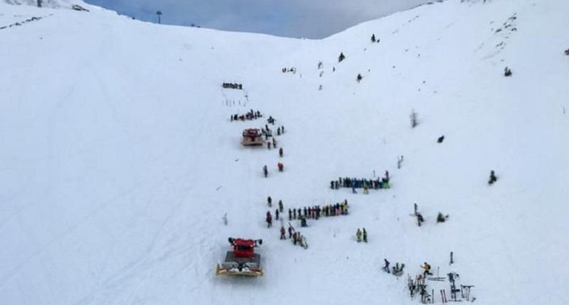 Под лавиной погибли двое лыжников