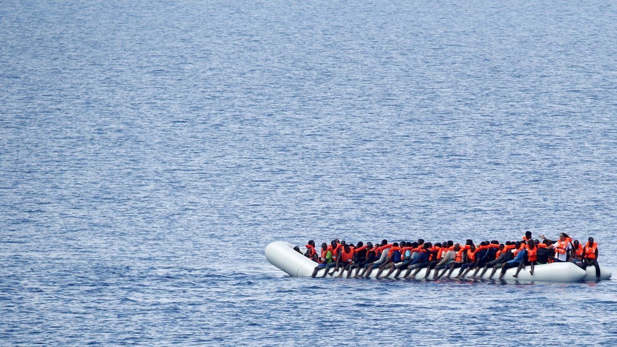 Возле Ливии затонула лодка с почти сотней мигрантов