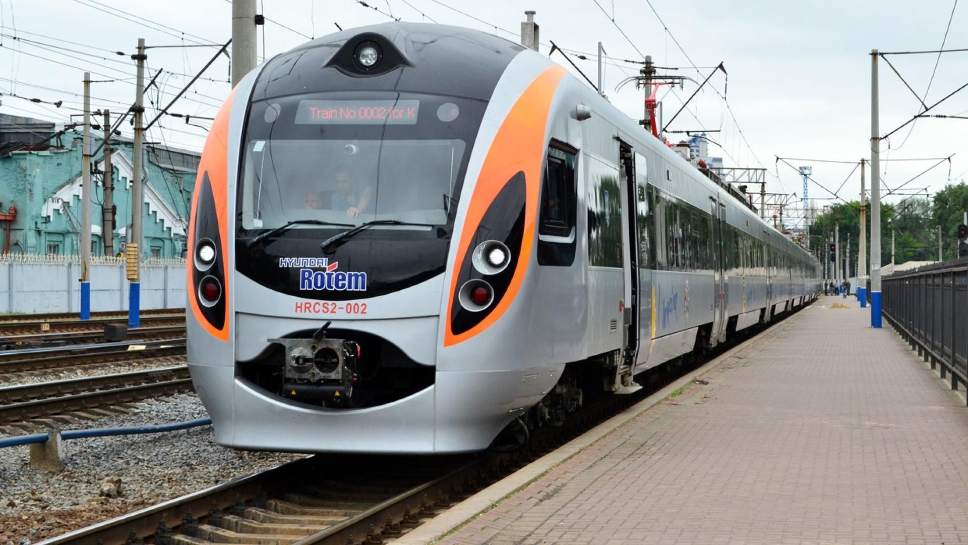 Після свят "Укрзалізниця" призначили додаткові потяги з Києва до Львова та Запоріжжя 