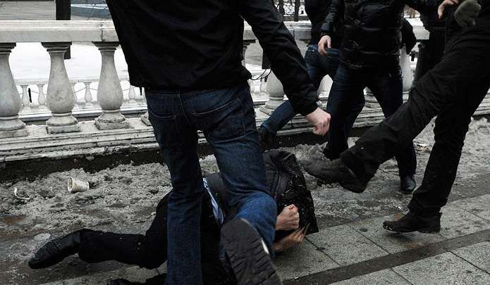 У Санкт-Петербурзі сталася масова бійка: 8 осіб госпіталізовано