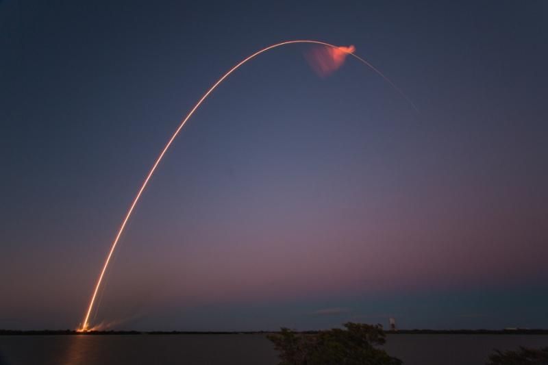 Space X успішно запустила ракету із секретним американським супутником Zuma: відео