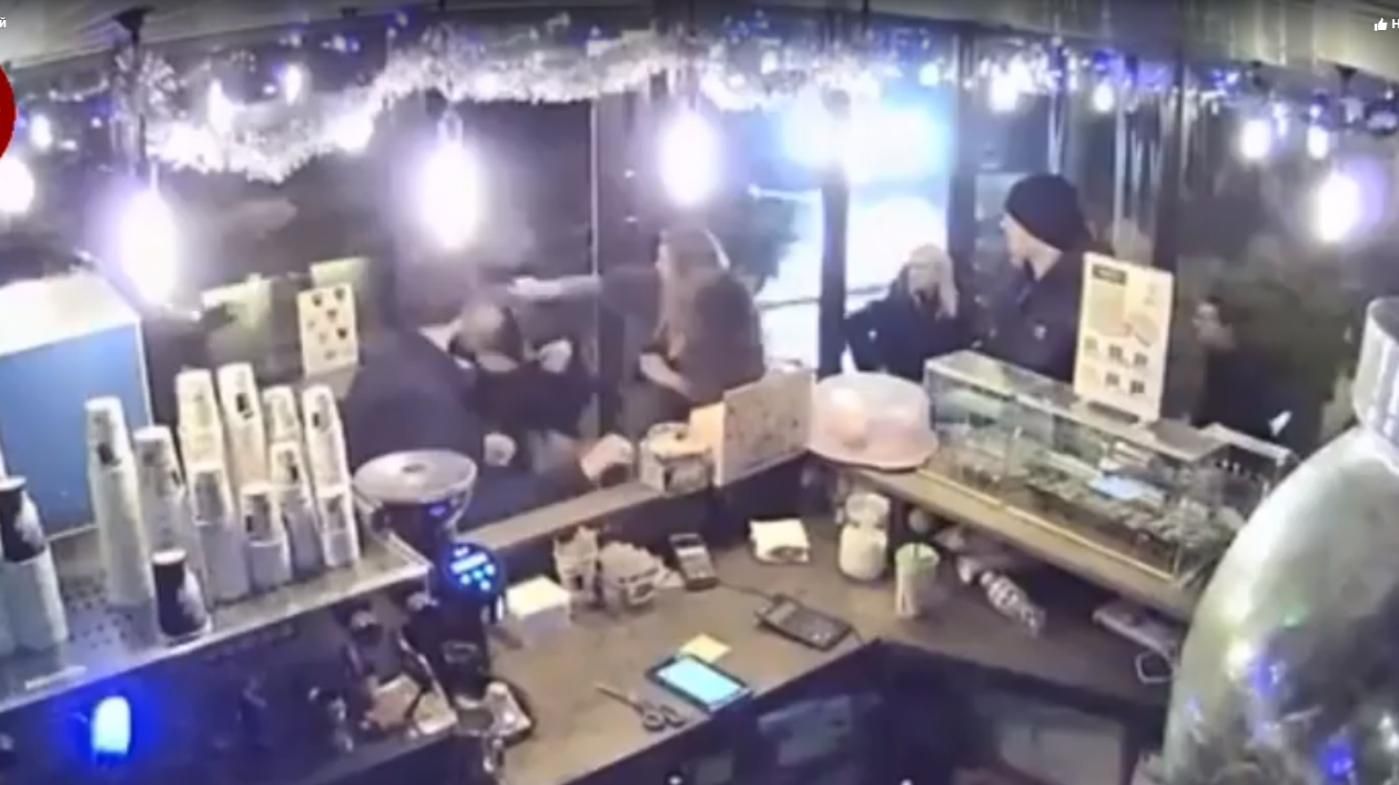 У Києві п'яний молодик влаштував бійку у кафе через зауваження 