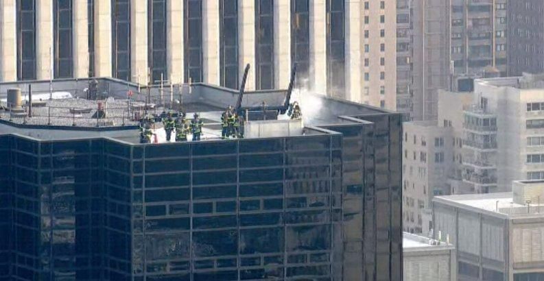 В Нью-Йорке загорелся небоскреб Трампа: видео В Нью-Йорке загорелся небоскреб Трампа: видео