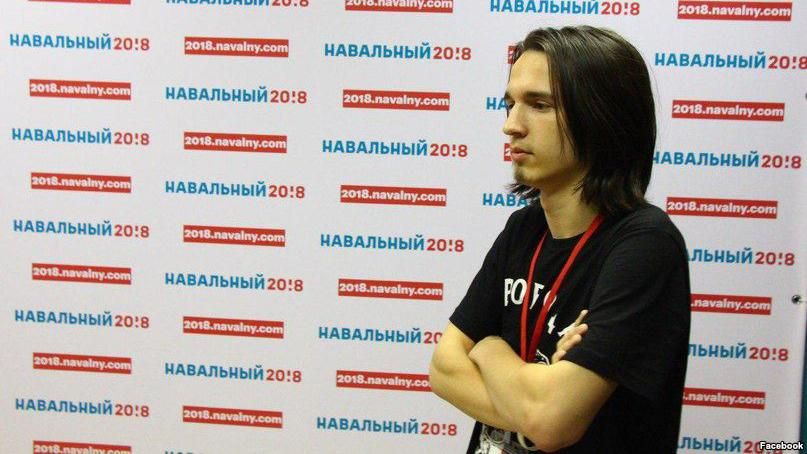 В России судили школьника за картинку Путина с Гитлером пятилетней давности В России судили школьника за картинку Путина с Гитлером пятилетней давности