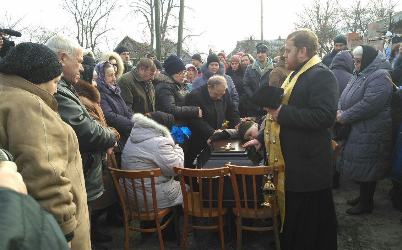 "Тварюки!": батько Ноздровської на похороні різко висловився про вбивць дочки "Тварюки!": батько Ноздровської на похороні різко висловився про вбивць дочки