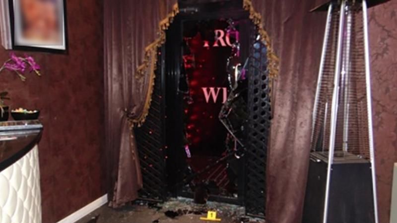 У центрі Києва озброєні чоловіки напали на нічний клуб: деталі інциденту У центрі Києва озброєні чоловіки напали на нічний клуб: деталі інциденту