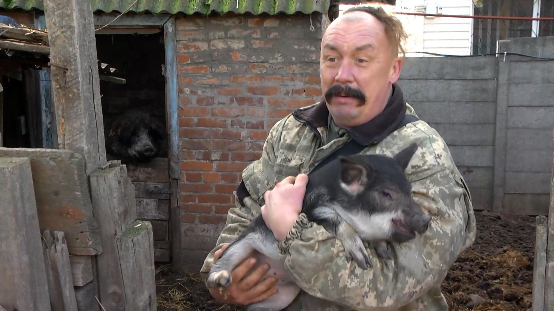 Ветеран АТО виробляє м'ясні і сирні делікатеси за 20 кілометрів від лінії фронту Ветеран АТО виробляє м'ясні і сирні делікатеси за 20 кілометрів від лінії фронту