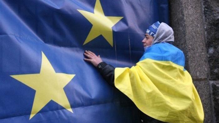 У Польщі прокоментували скандал з синьо-жовтою формою для українських робітників