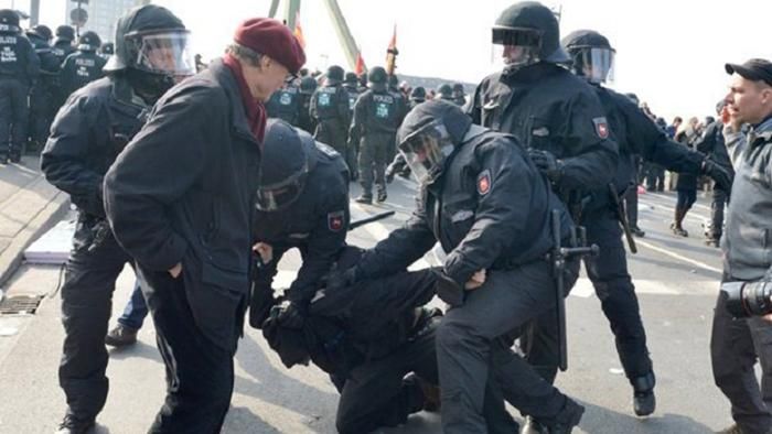 Полиция устроила облаву на мафию: около 200 арестованных в Италии и Германии